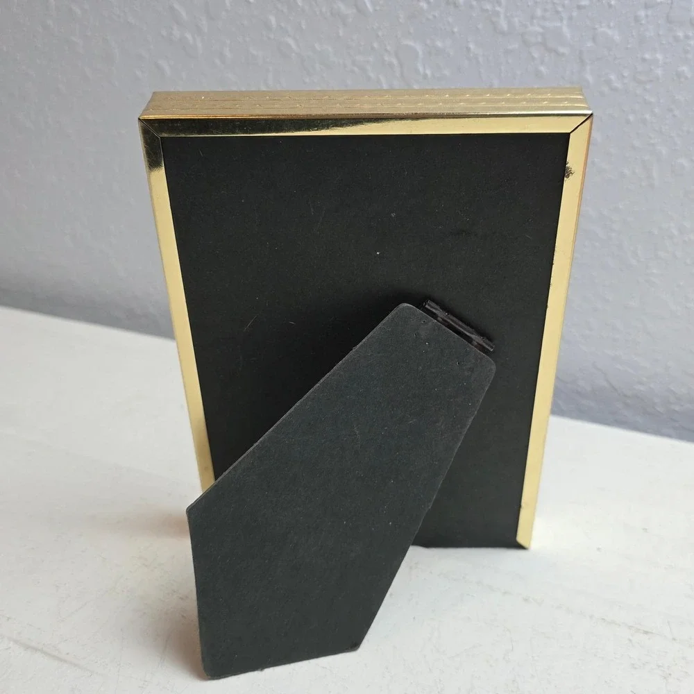 Vintage Gold Tone Thick Metal Single Picture Frame Ornate Desktop Stand 5 x 7 in
